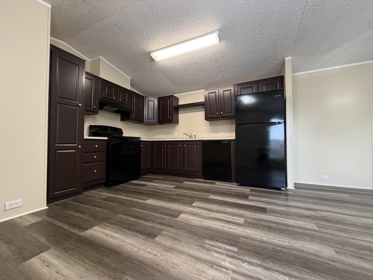 709 N Collins Fwy #47 - Photo 3 of 29