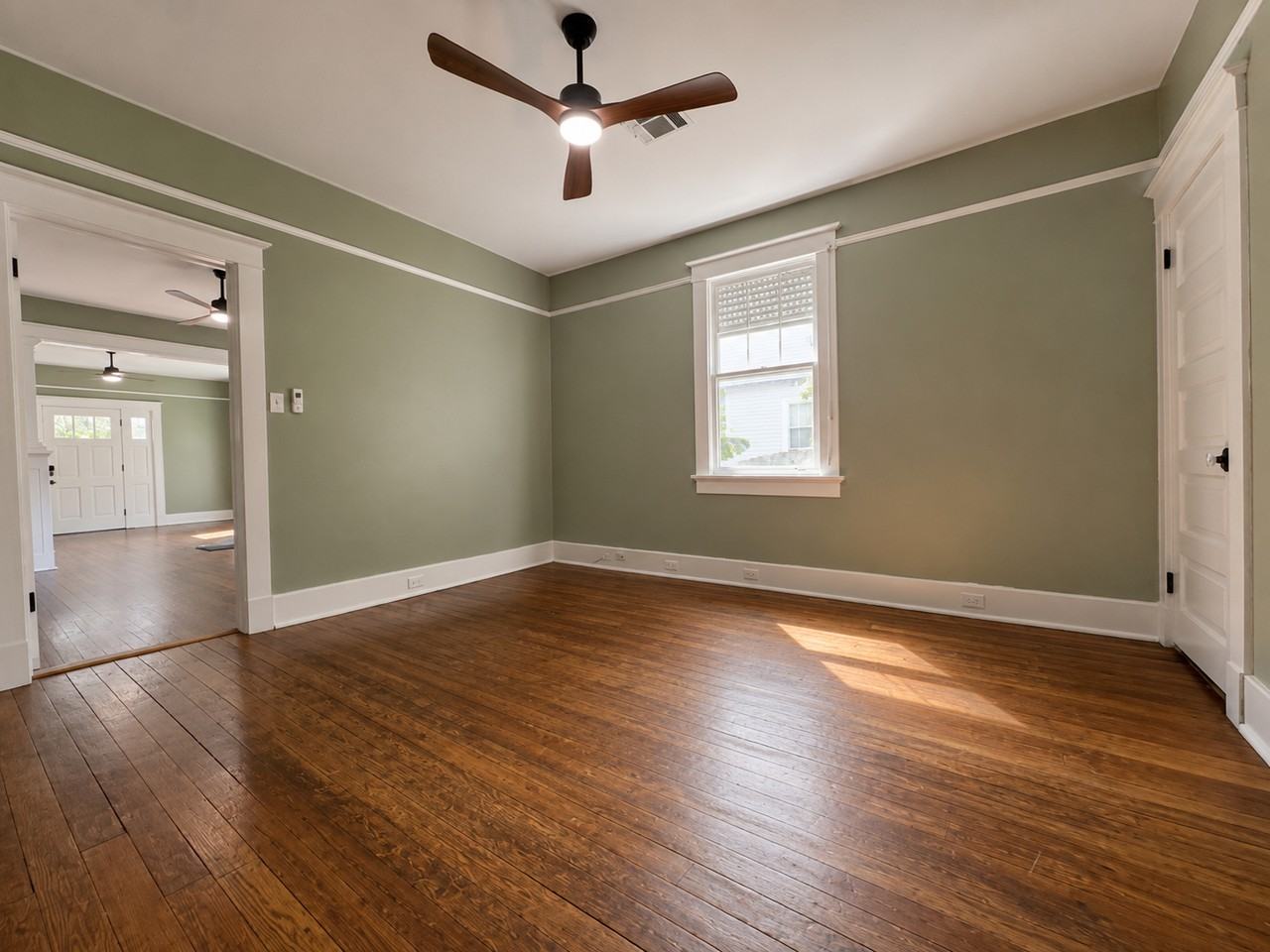 2627 Laharpe St #1 - Photo 6 of 14