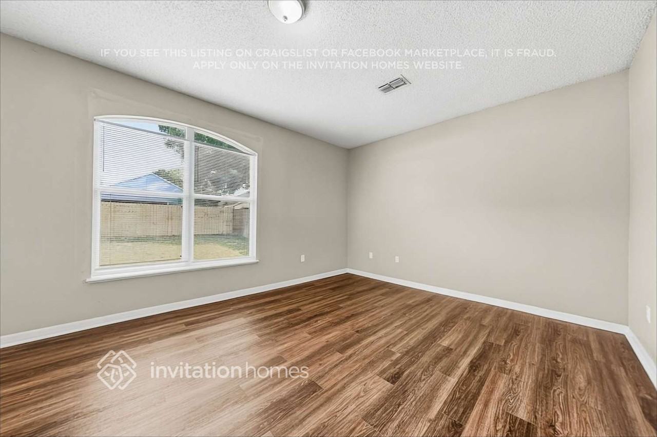 4502 Stable Dr - Photo 5 of 24