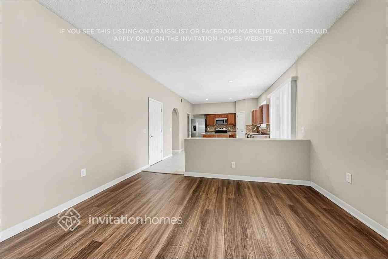 4502 Stable Dr - Photo 6 of 24