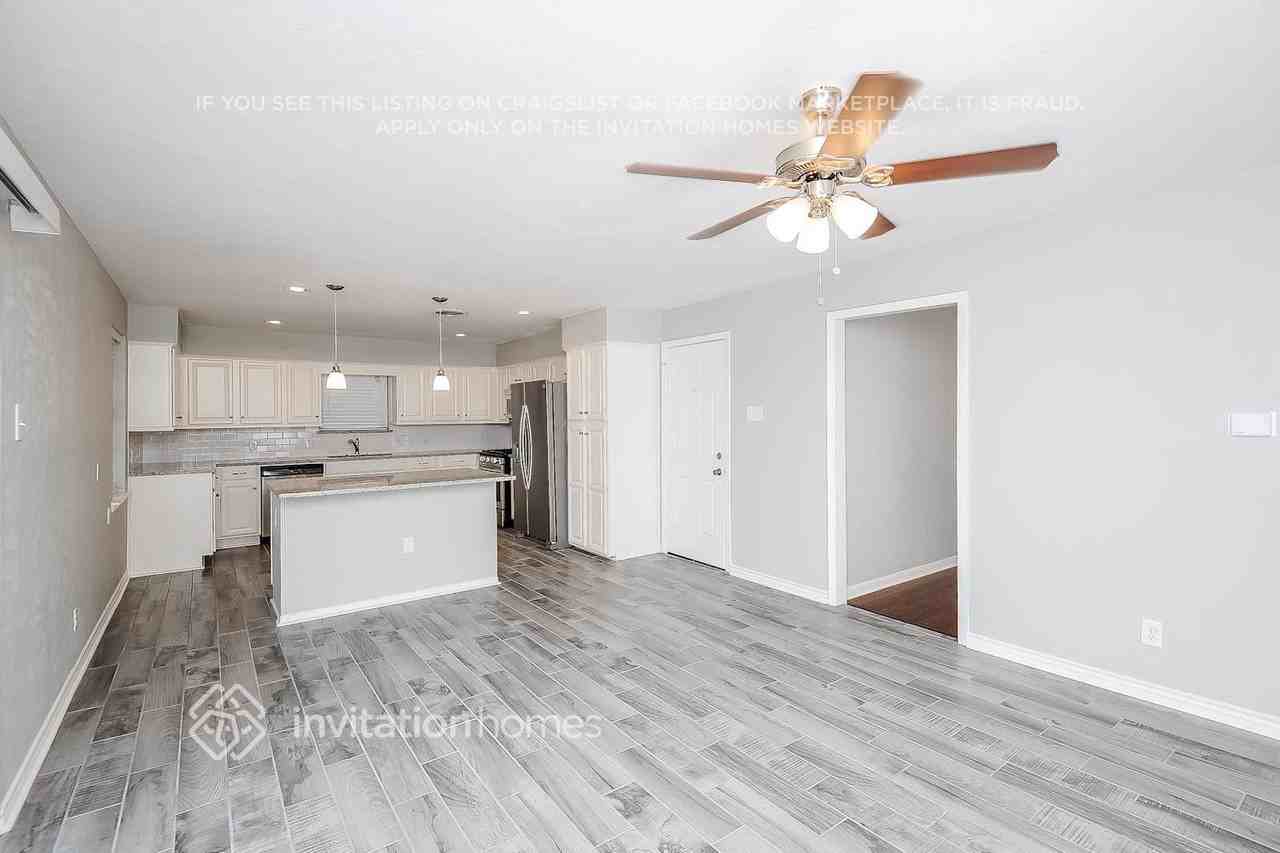 8514 Sweetwater Dr - Photo 6 of 21