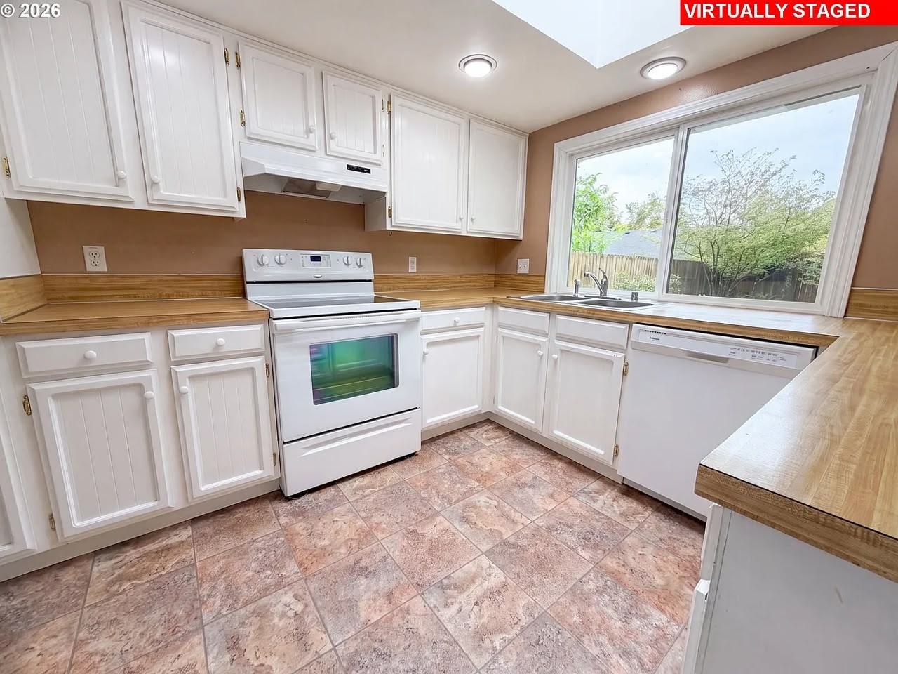 2908 Northeast 103rd Avenue - Photo 2 of 9