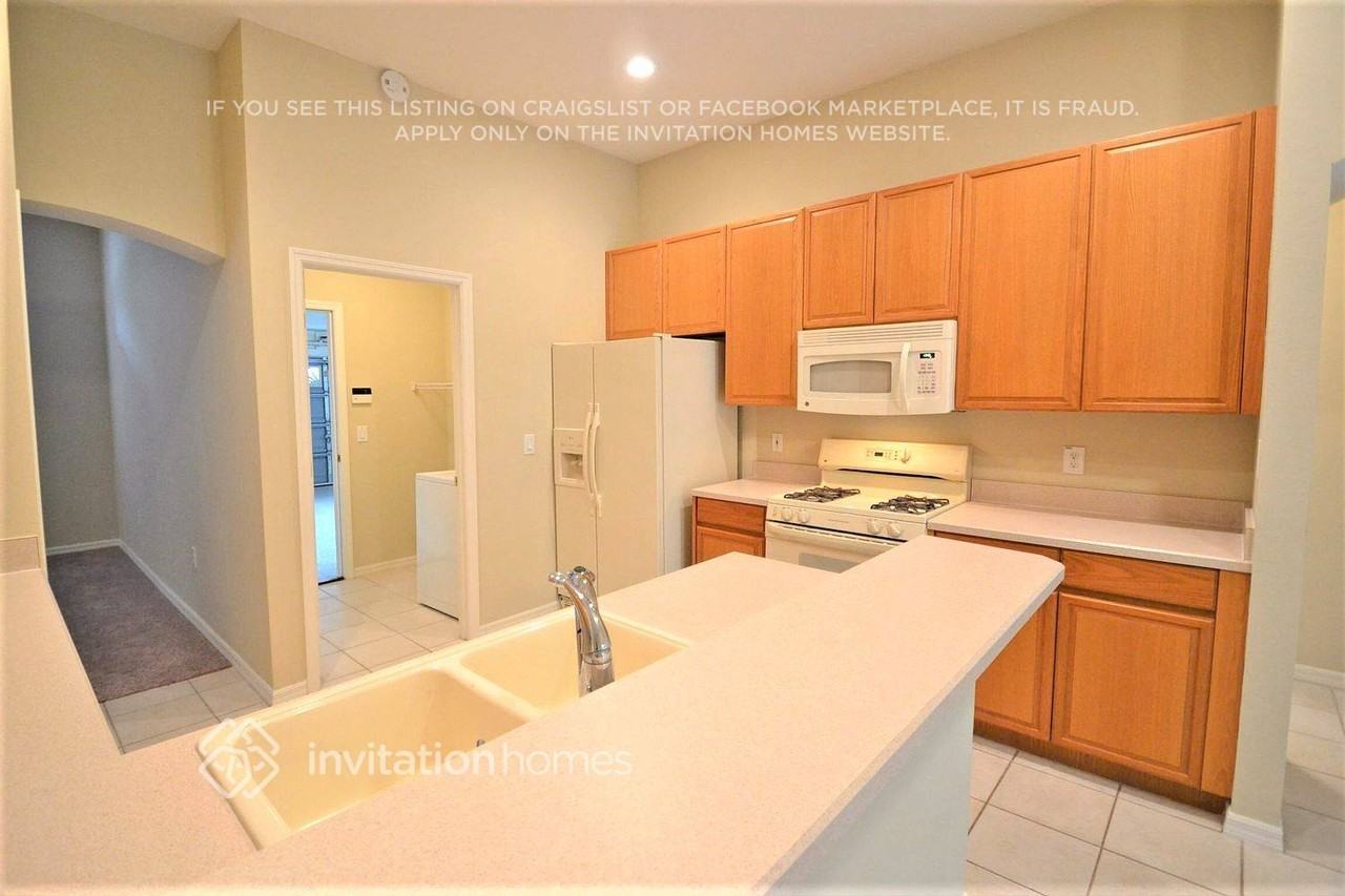 10142 Whisper Pointe Dr - Photo 3 of 12