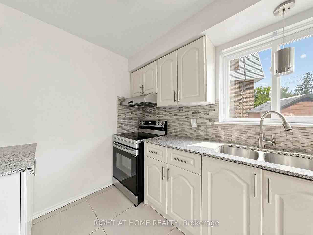 148 Sexton Crescent - Photo 3 of 50