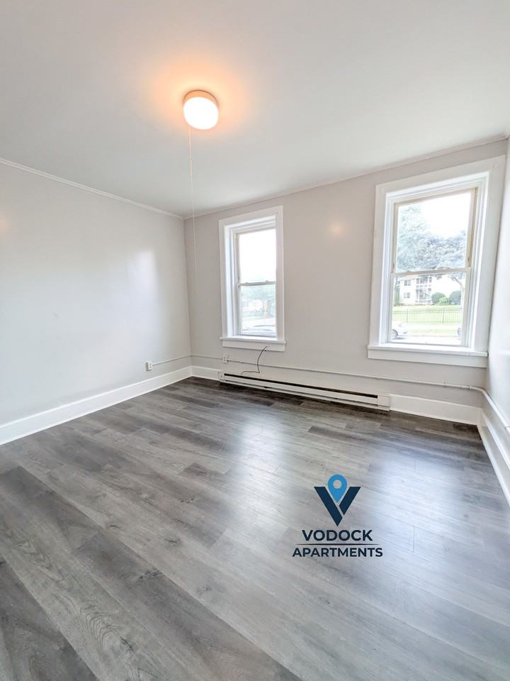 226 Lyman Street #1L - Photo 3 of 12