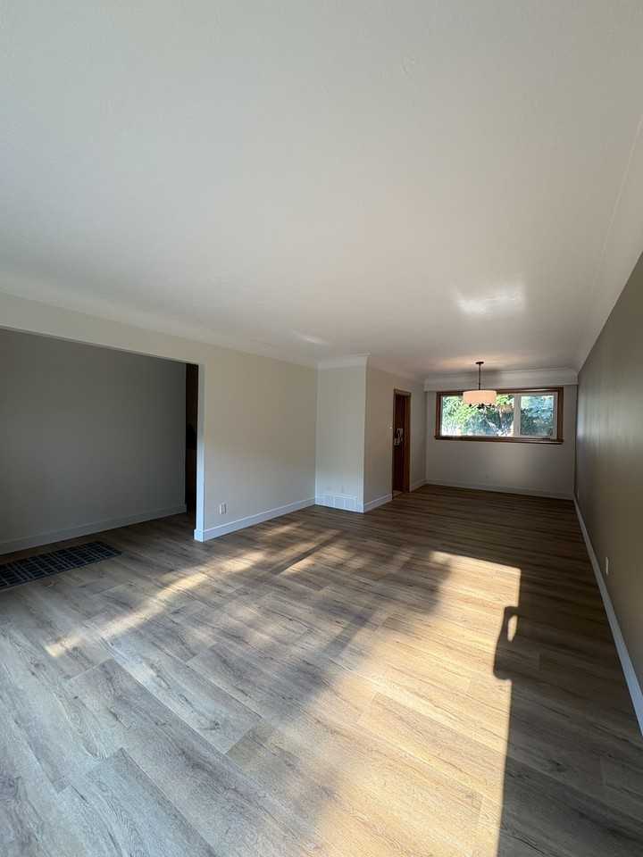 211 Strathmillan Rd - Photo 2 of 14