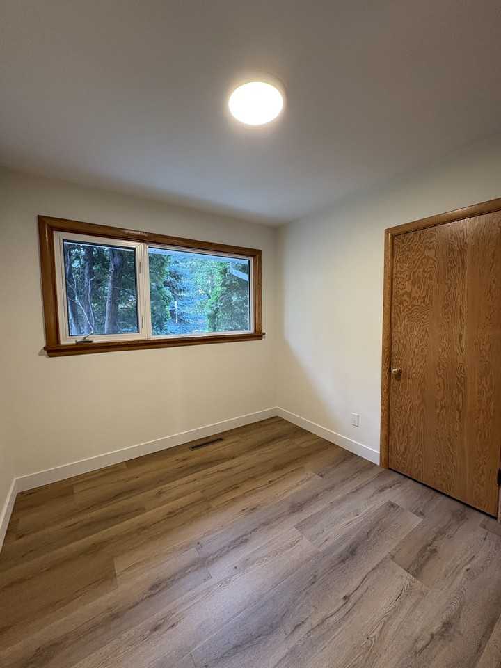 211 Strathmillan Rd - Photo 4 of 14