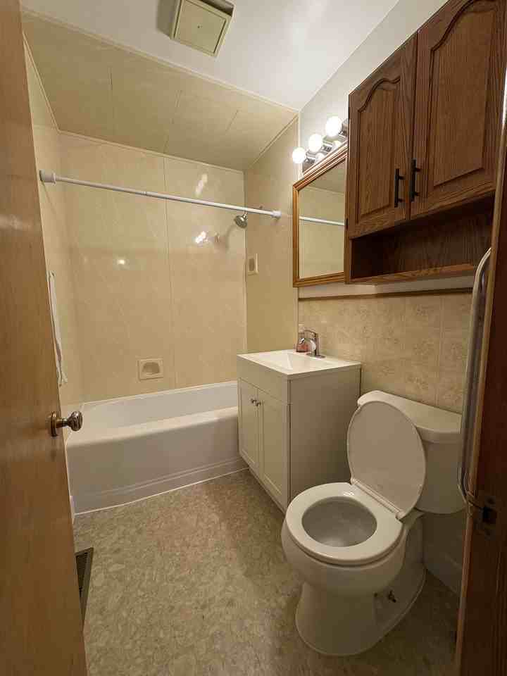 211 Strathmillan Rd - Photo 5 of 14