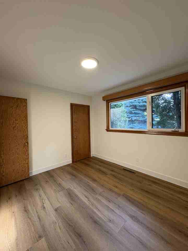 211 Strathmillan Rd - Photo 7 of 14