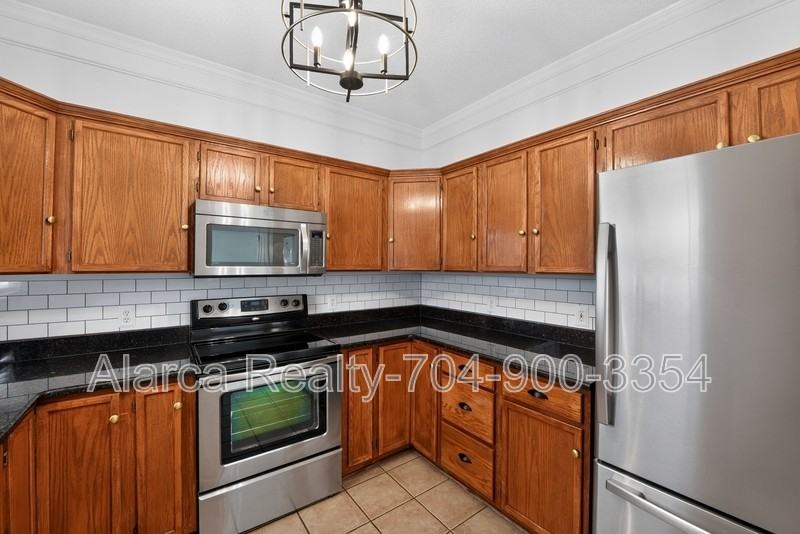 290 Sweet Martha Dr - Photo 3 of 23