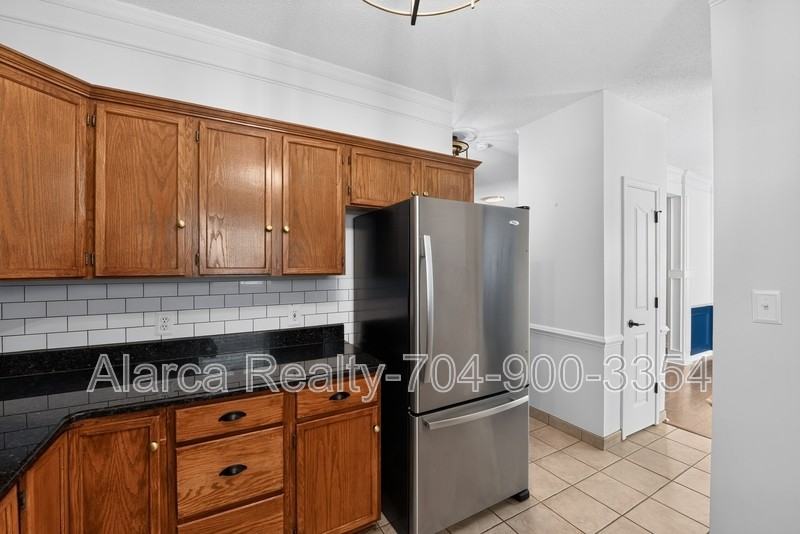 290 Sweet Martha Dr - Photo 5 of 23