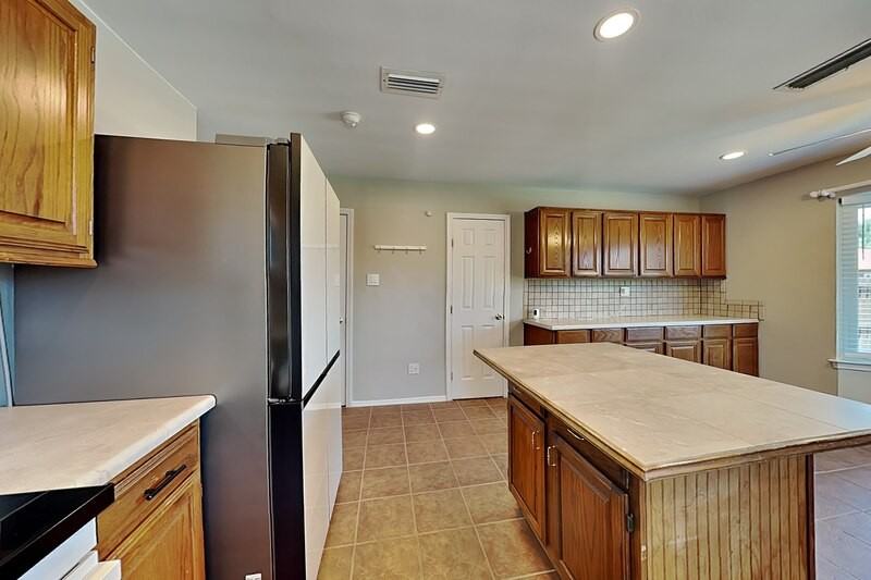 3100 Fairgate Dr - Photo 4 of 16