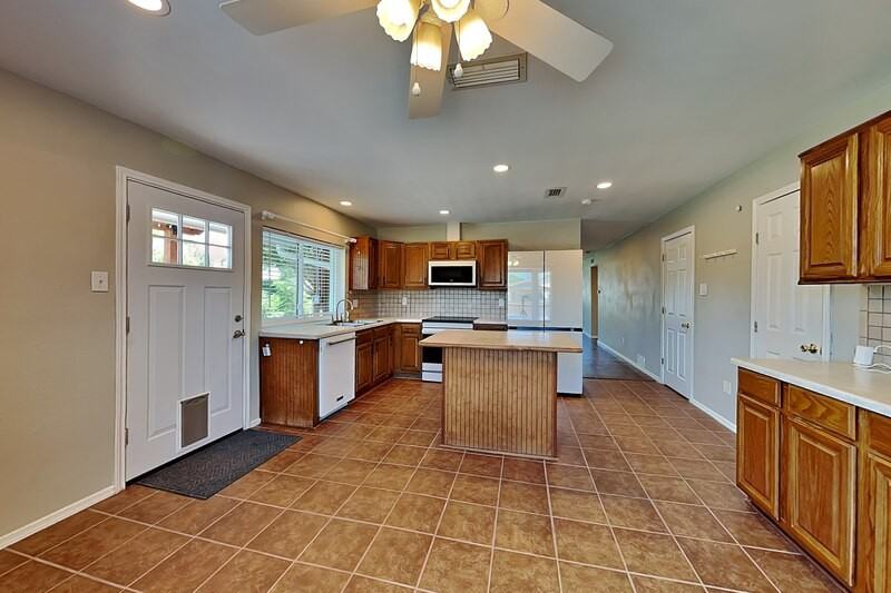 3100 Fairgate Dr - Photo 6 of 16