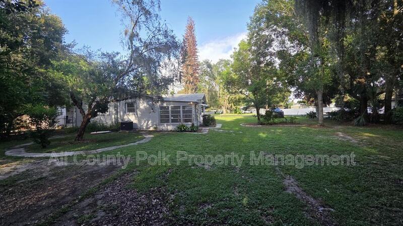 1636 Terry Rd - Photo 3 of 13