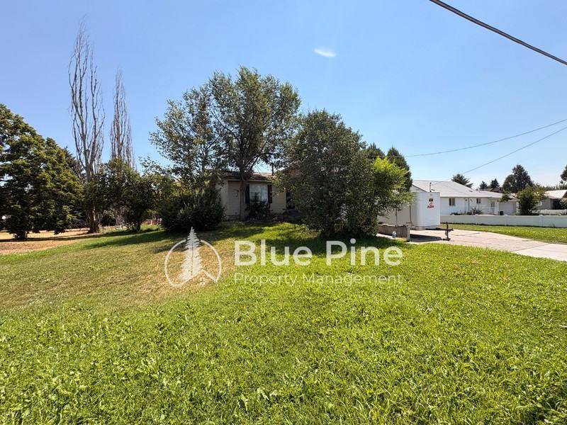 635 S 5th W - Photo 2 of 13