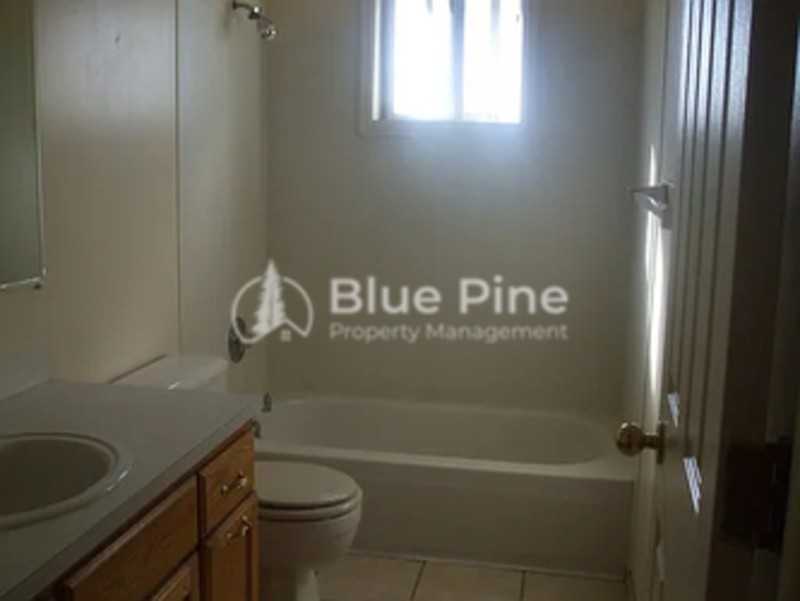 635 S 5th W - Photo 3 of 13