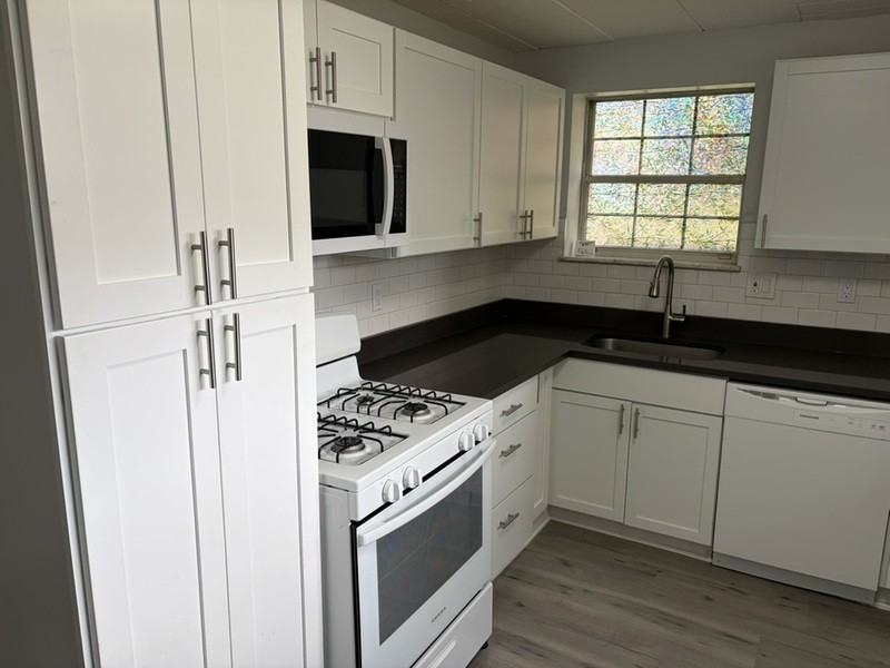 906 Erdner Ave - Photo 2 of 17