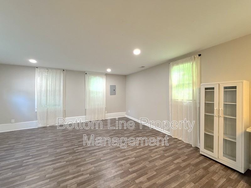 613 1/2 Charlotte Ave #D - Photo 7 of 10