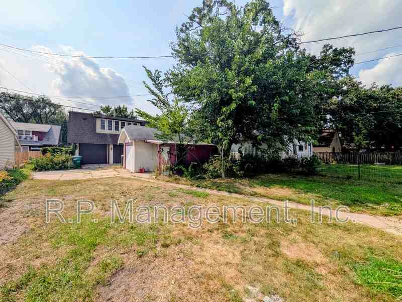 5050 30th Ave S - Photo 3 of 14