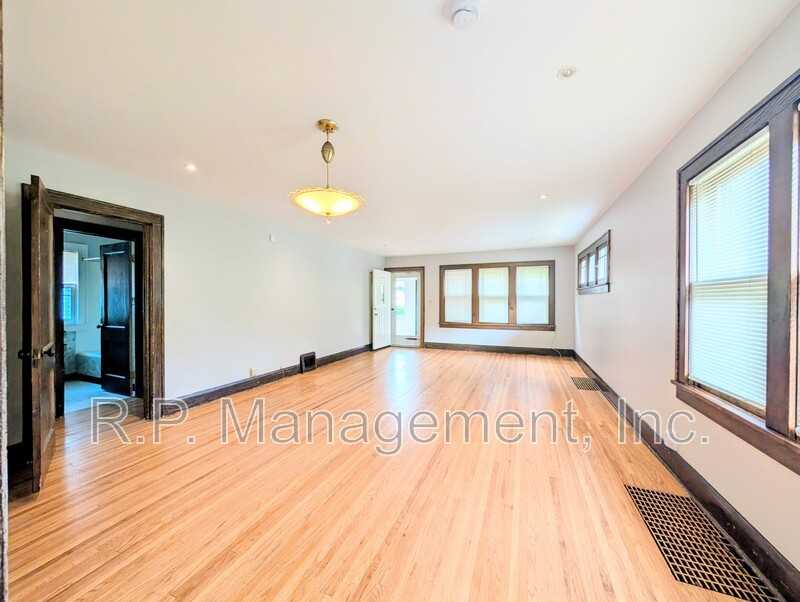5050 30th Ave S - Photo 5 of 14