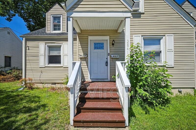 3841 Chatham Cir #B - Photo 3 of 27
