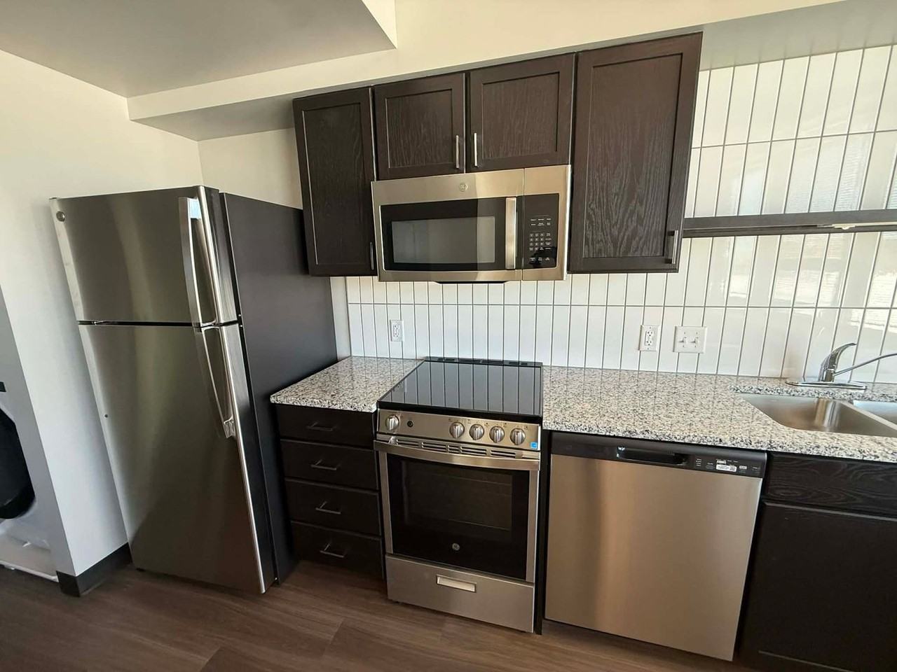 The Arnold Apartments - Photo 3 of 10