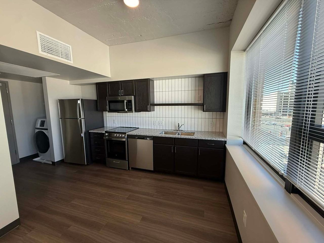 The Arnold Apartments - Photo 4 of 10