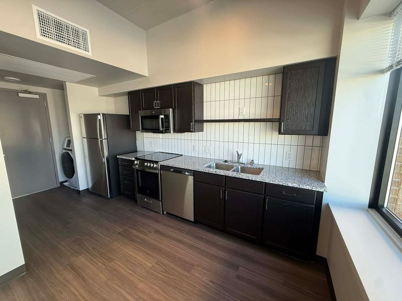 The Arnold Apartments - Photo 5 of 10