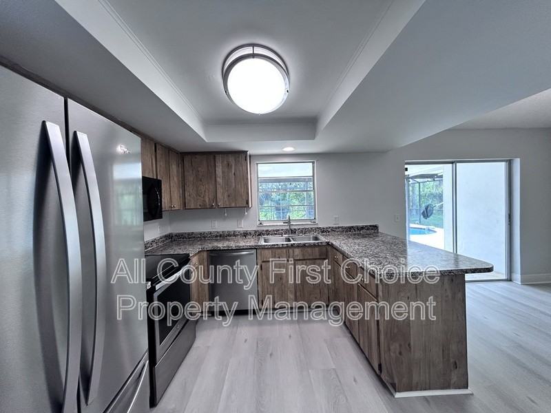 12733 Gorda Cir E - Photo 4 of 27