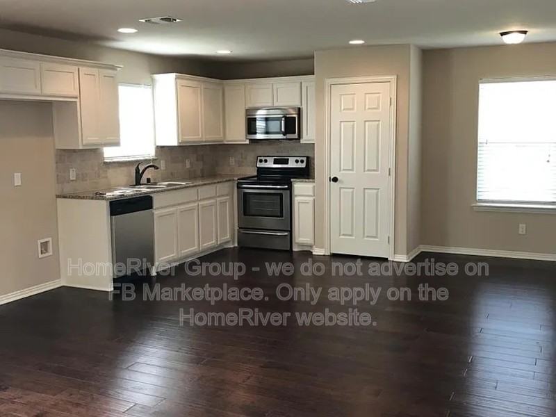 3017 N Hickory St - Photo 2 of 10