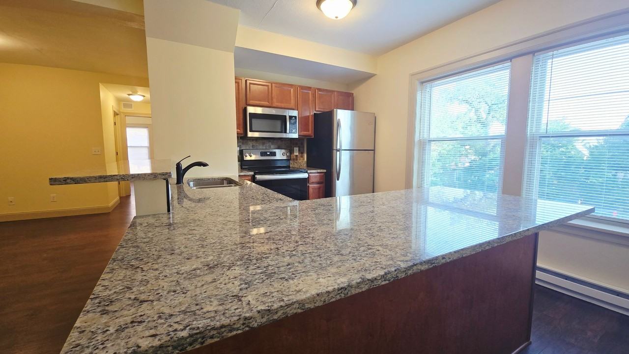 1416 E State St Apartments - Photo 4 of 38
