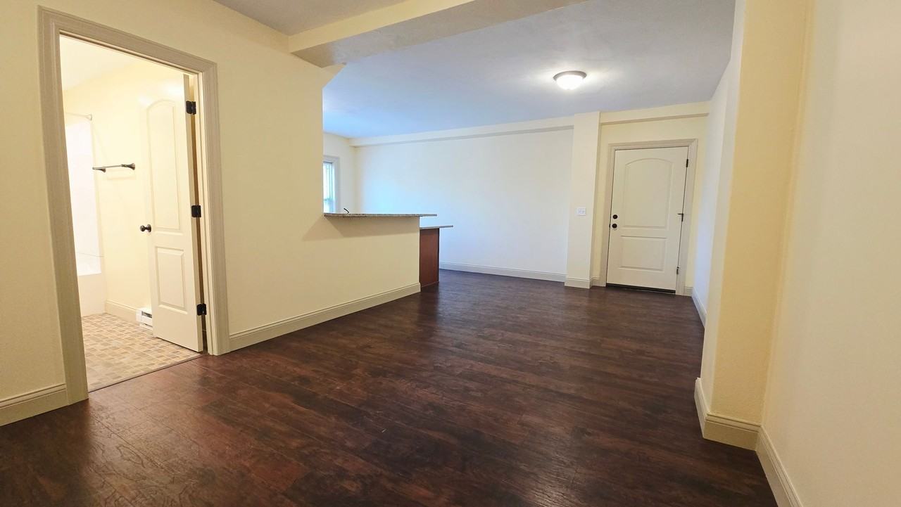 1416 E State St Apartments - Photo 5 of 38