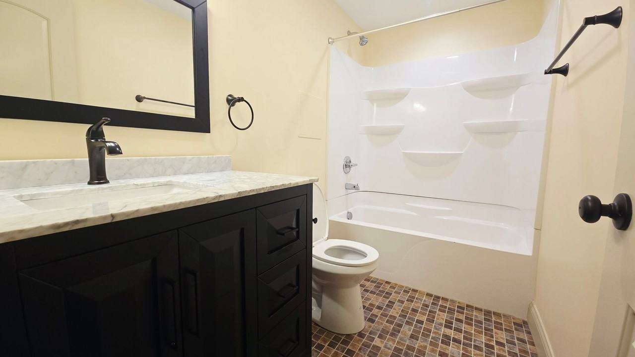1416 E State St Apartments - Photo 6 of 38