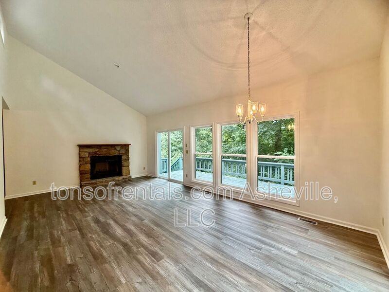 327 Winding Way Ln - Photo 2 of 16