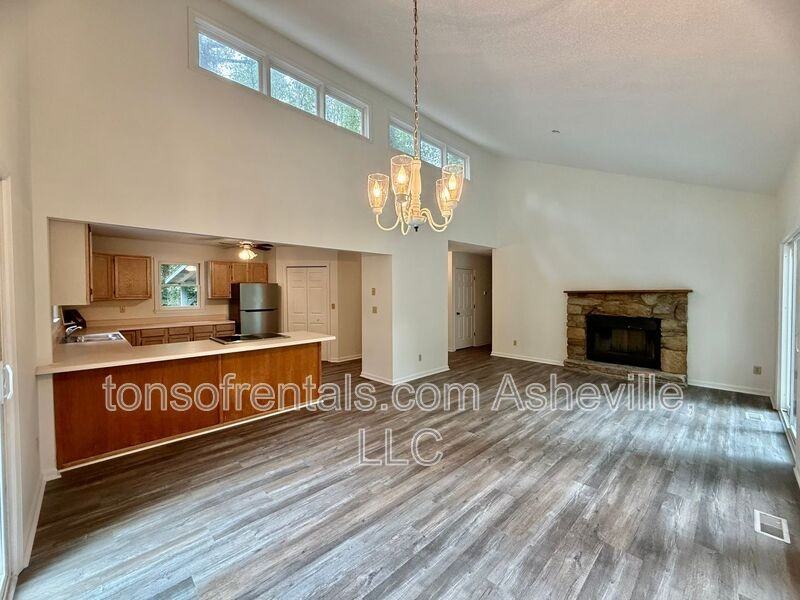 327 Winding Way Ln - Photo 3 of 16
