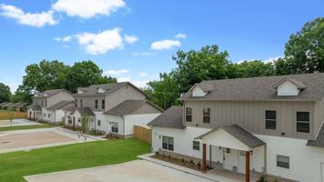 featured image of 203 E 12th St