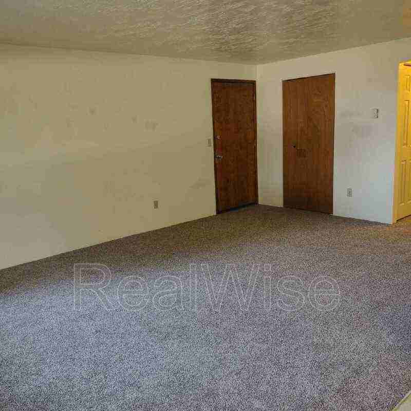 112 Sunset St #B - Photo 2 of 11