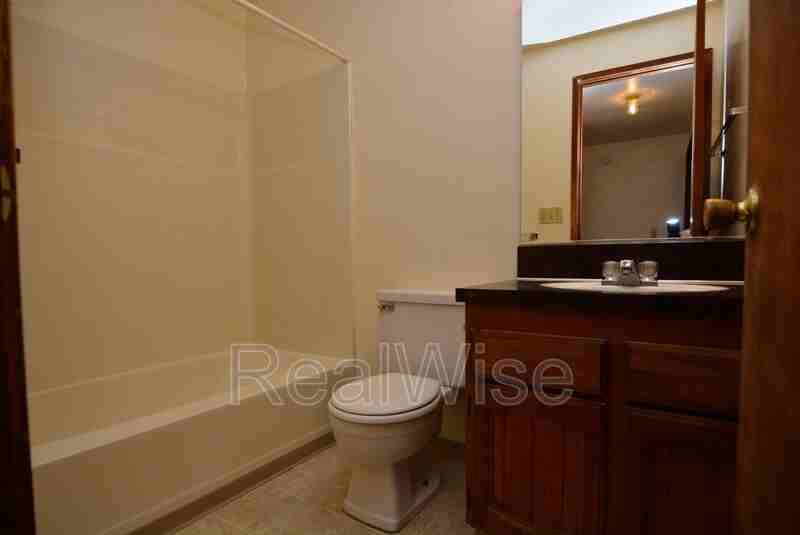 112 Sunset St #B - Photo 6 of 11