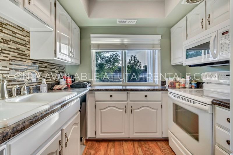 5761 S Waterbury Cir #I - Photo 4 of 18