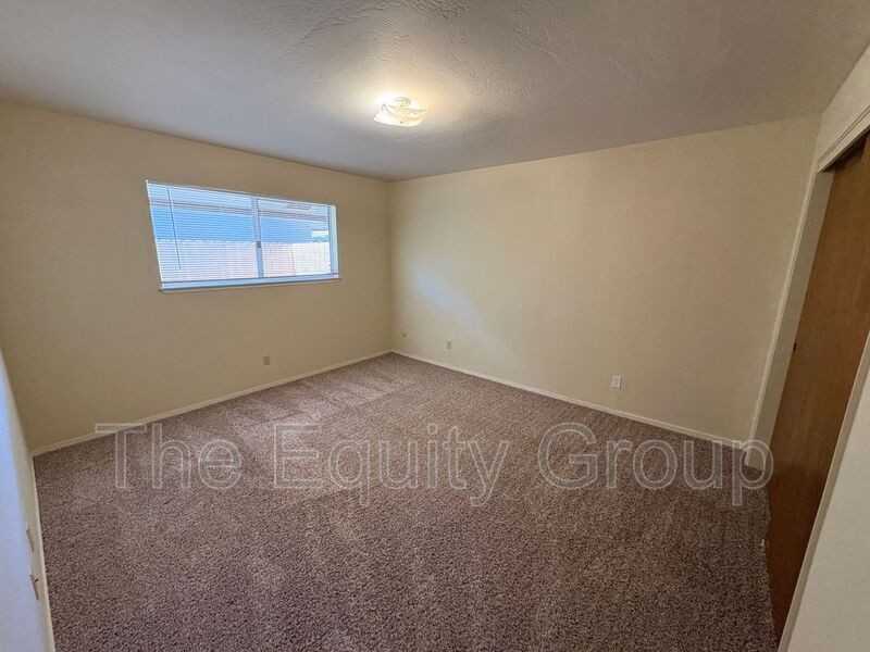 811 W Arlen Ct - Photo 6 of 22
