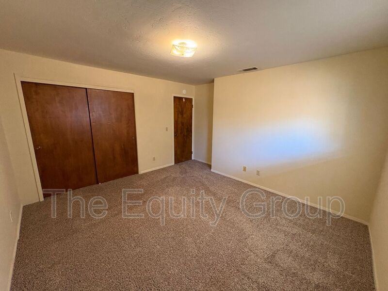 811 W Arlen Ct - Photo 7 of 22