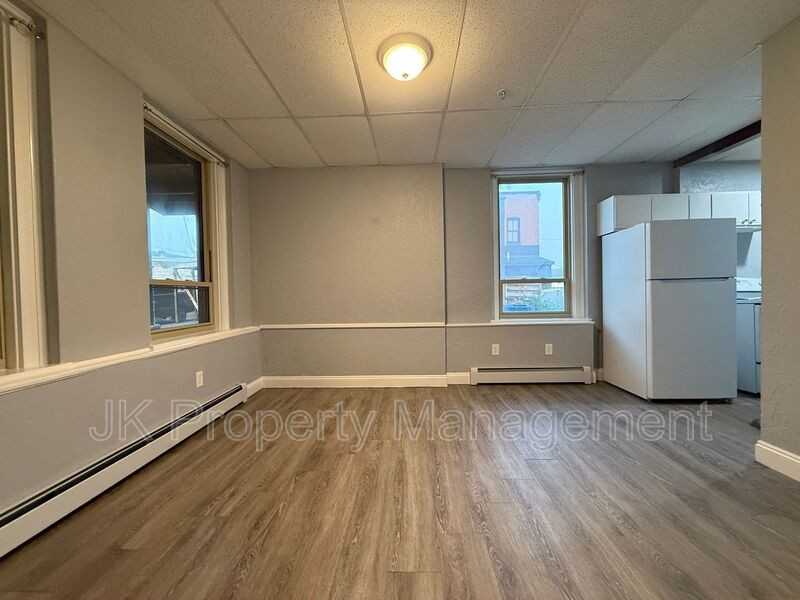 809 15th St #101 - Photo 5 of 23