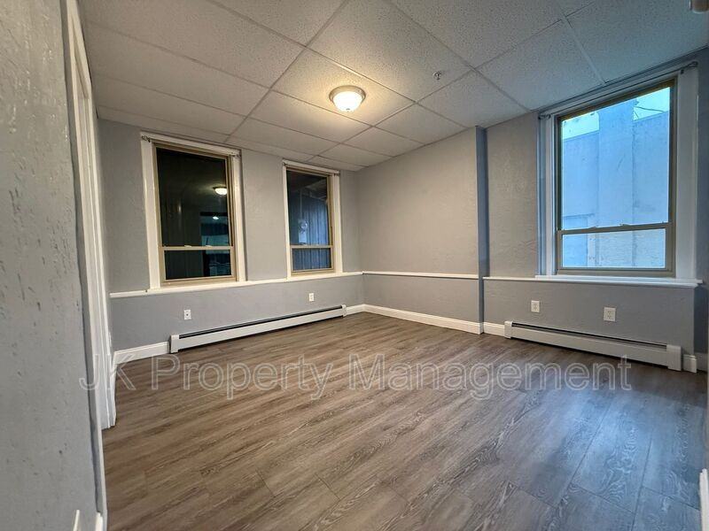 809 15th St #101 - Photo 6 of 23