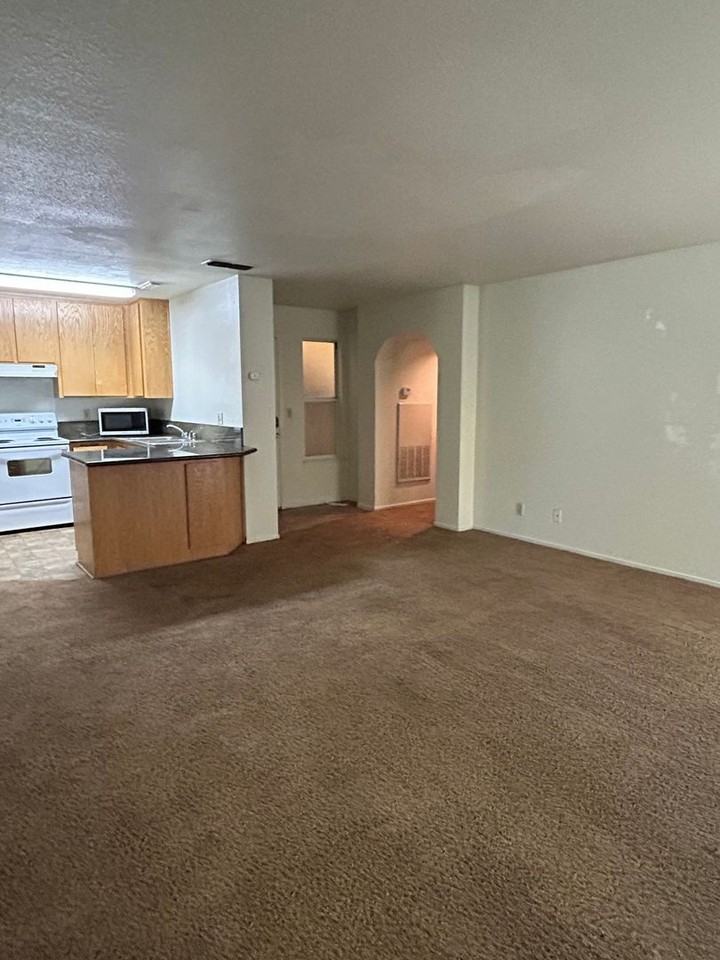 1019-1021 W 5th St - Photo 2 of 29