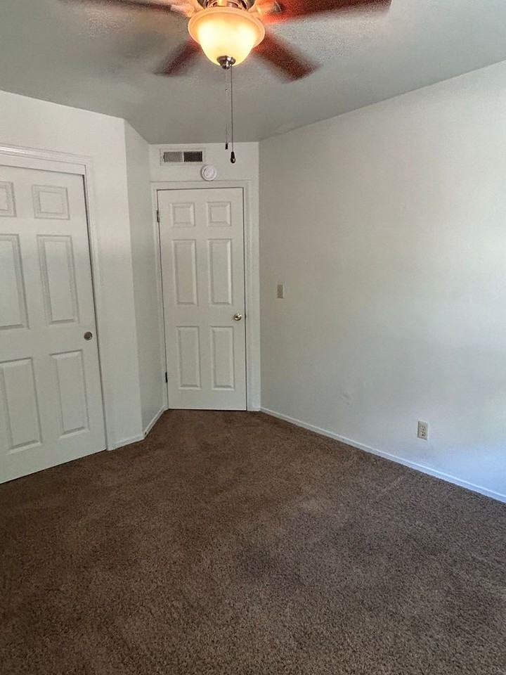 1019-1021 W 5th St - Photo 5 of 29