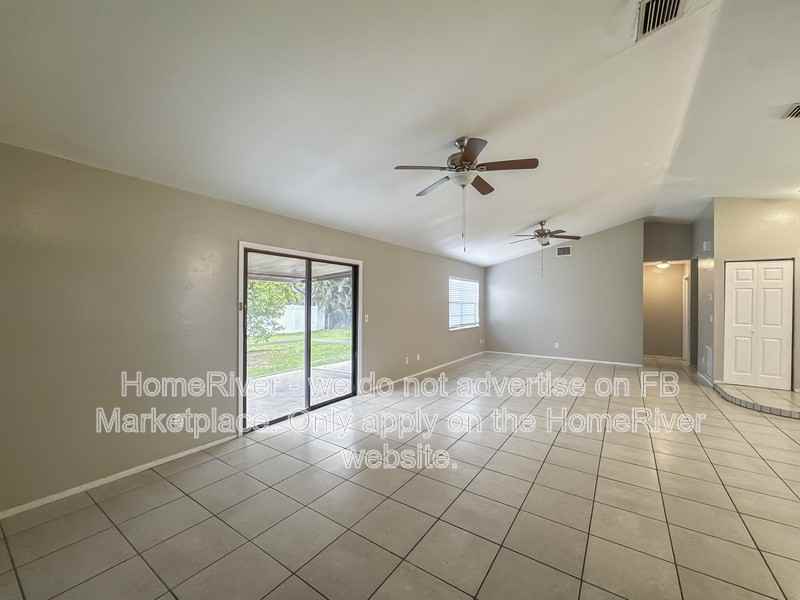 1720 Sw 3rd Pl - Photo 7 of 25