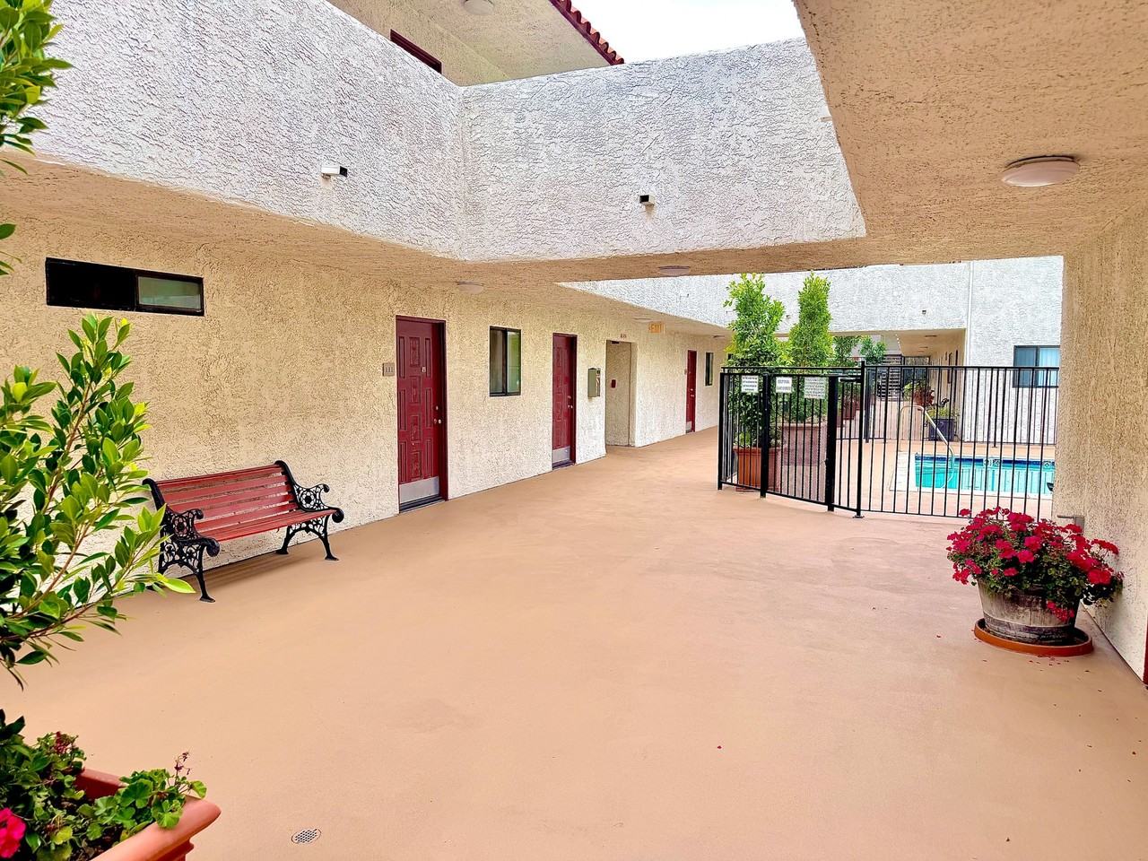 Royal Hazeltine Villas - Photo 5 of 15