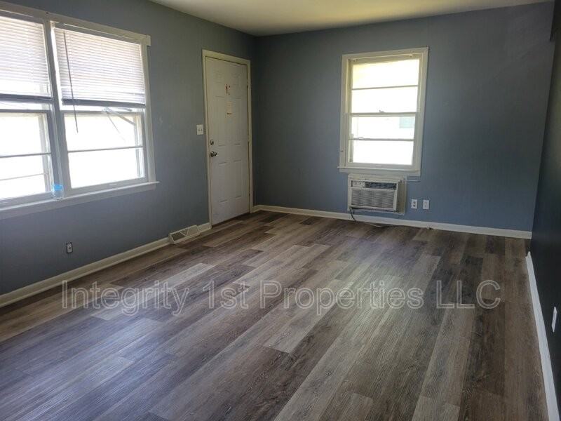 2216 State Ave - Photo 2 of 8