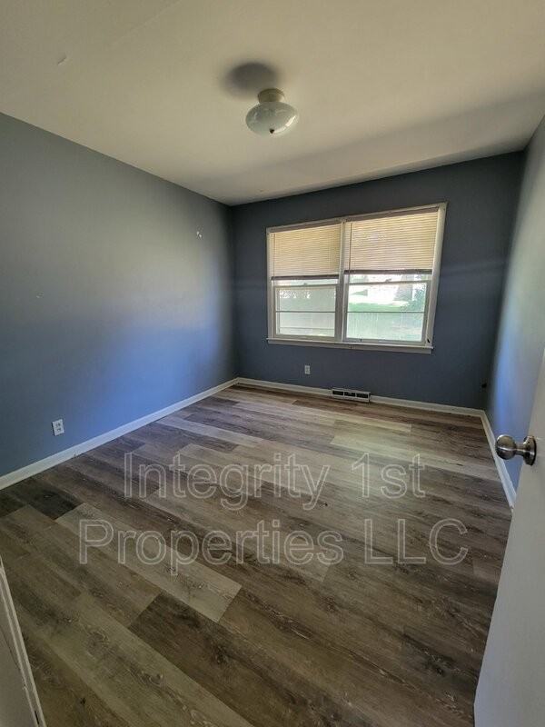 2216 State Ave - Photo 5 of 8