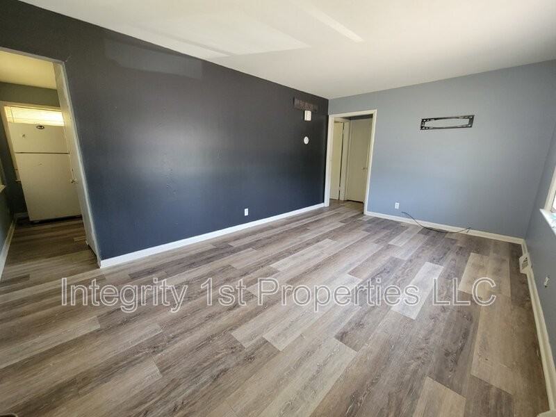 2216 State Ave - Photo 6 of 8